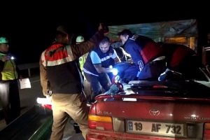 3 ayrı kaza: 2 &ouml;l&uuml;, 16 yaralı