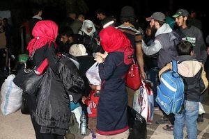 Suriye'de kuşatma b&ouml;lgelerinden tahliyeler s&uuml;r&uuml;yor