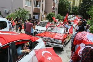 Şehit oğlunun s&uuml;nnet d&uuml;ğ&uuml;n&uuml; i&ccedil;in bin ara&ccedil;lık konvoy
