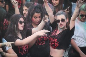 Color Life Fest'17'de gen&ccedil;ler renklere boyandı