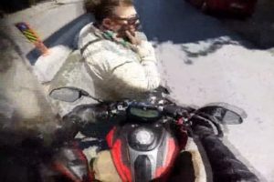 Kadına &ccedil;arptığı g&ouml;r&uuml;nt&uuml;leri sosyal medyada paylaştı