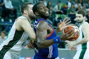 Dar&uuml;şşafaka Doğuş evinde Anadolu Efes'i yendi