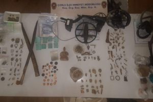 Tarihi eser ka&ccedil;ak&ccedil;ıları polise takıldı