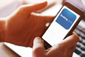 Zeybekci "booking.com" yetkilileriyle g&ouml;r&uuml;şt&uuml;