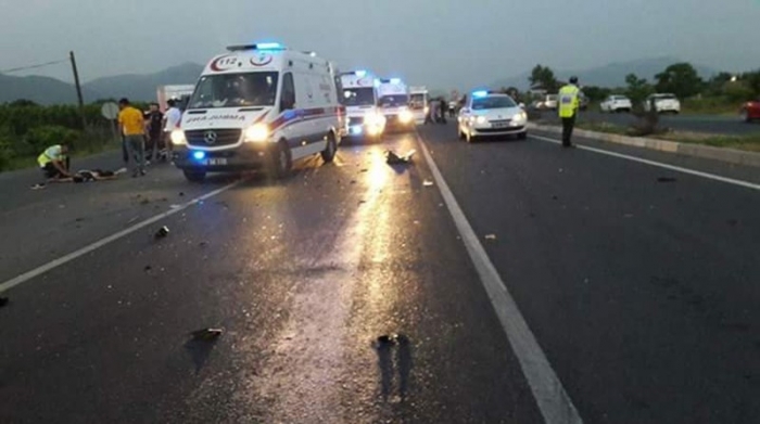 İzmir'de feci bir kaza daha! Bursalı ara&ccedil;taki 4 kişi &ouml;ld&uuml;