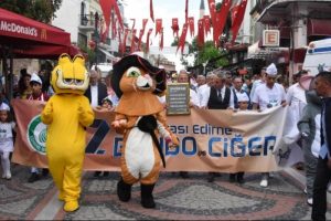 Edirne ciğere doydu, acı biber yarışması ağlattı