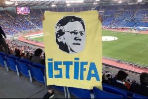 İtalya'da 'Aziz Yıldırım İstifa' pankartı