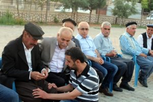 Kazada kızı i&ccedil;in kendini siper etmiş