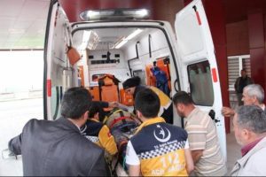 Cami inşaatında &ccedil;alışan iki iş&ccedil;i yaralandı