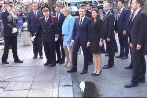 Macron, Paris Belediyesi'ni ziyaret etti