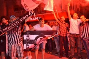 Altay taraftarları meşalelerle kutlama yaptı