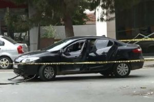 Otomobile kurşun yağmuru; 1 ağır yaralı