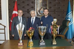 Şampiyonlardan BUSKİ'ye teşekk&uuml;r ziyareti