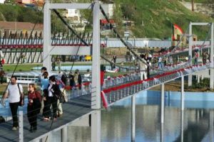 Miniat&uuml;rk'te akılalmaz kaza! Mini trenin altında kaldı