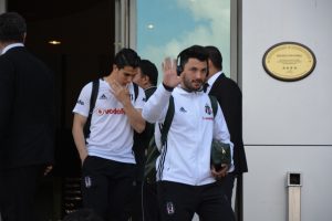 Beşiktaş kafilesi Bursa B&uuml;y&uuml;kşehir Belediyesi Stadyumu'na geldi