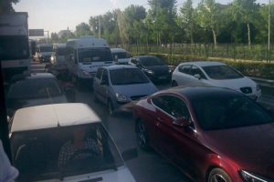 Bursa'da trafik fel&ccedil; oldu! Vatandaşlar Altepe'ye tepki g&ouml;sterdi
