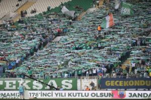 Bursaspor- Beşiktaş ma&ccedil;ını 26.245 seyirci&nbsp;takip etti