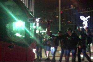 Beşiktaş "Şampiyon" tezah&uuml;ratları ile İstanbul'a geldi