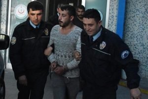 Tartıştıkları kişiyi bı&ccedil;aklayıp, uyudular