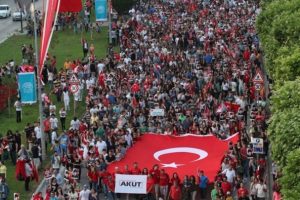 Bursa Nil&uuml;fer'de binler 19 Mayıs'ta geleceği i&ccedil;in y&uuml;r&uuml;yecek