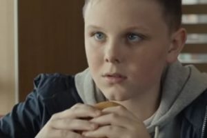 McDonald's İngiltere'deki reklamı i&ccedil;in &ouml;z&uuml;r diledi