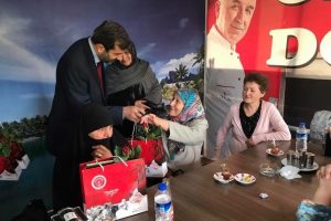 Bursa G&uuml;rsu Belediye Başkanı'ndan şehit ve gazi annelerine ziyaret