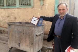 ABD'ye tepki i&ccedil;in aldığı &ouml;d&uuml;lleri &ccedil;&ouml;pe attı