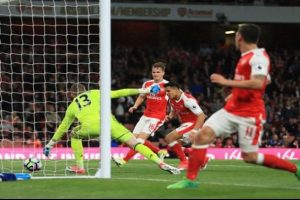 Arsenal umudunu son haftaya taşıdı!