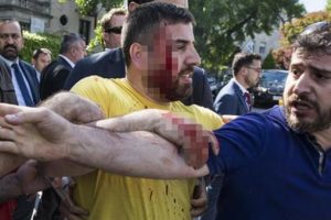 PKK yandaşlarına T&uuml;rk korumalar m&uuml;dahale etti