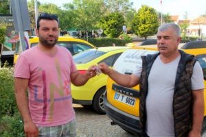 Yerde bulduğu 10 bin TL'yi sahibine teslim etti