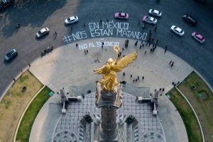 Meksika'da gazeteciler: "Bizi &ouml;ld&uuml;r&uuml;yorlar"