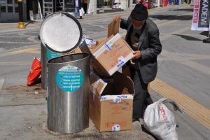 2 &ccedil;ocuğunu &uuml;niversitede okutuyor