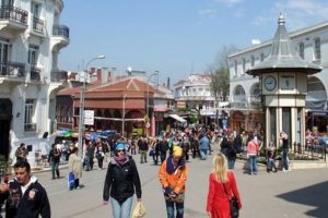 B&uuml;y&uuml;kada'da yarım sepet ekmek 20 TL