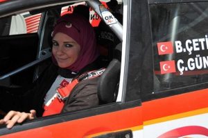 Burcu &Ccedil;etinkaya T&uuml;rkiye Ralli Şampiyonası'nda iddialı