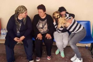 Maden iş&ccedil;ilerinin aileleri cenazeleri almayı bekliyor