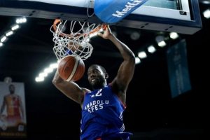 Anadolu Efes Dunston'ın s&ouml;zleşmesini uzattı