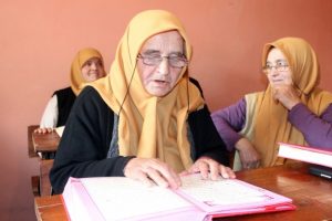 83 yaşında Kur'an-ı Kerim &ouml;ğrendi