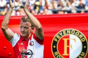 Kuyt futbolu bıraktığını a&ccedil;ıkladı