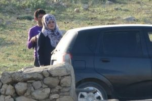 Kızını rehin aldı, polisten eşinin gelmesini istedi