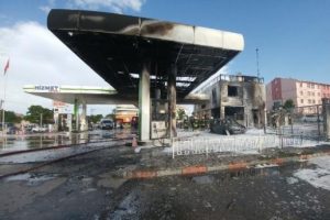 Benzinlik yangınında faciadan d&ouml;n&uuml;ld&uuml;