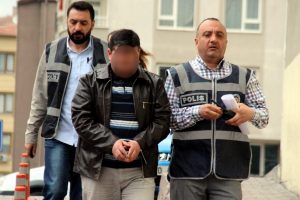 ByLock'&ccedil;u polislere operasyon: 20 g&ouml;zaltı