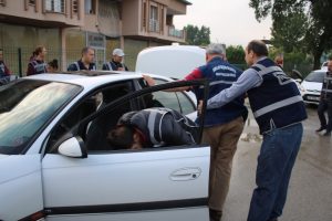 Bursa'da zehir tacirlerine şafak operasyonu