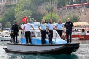 1 yılda 98 kişiyi kurtarıp 23 ceset &ccedil;ıkardılar