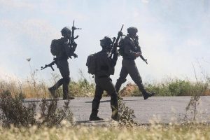 İsrail 22 Filistinliyi g&ouml;zaltına aldı