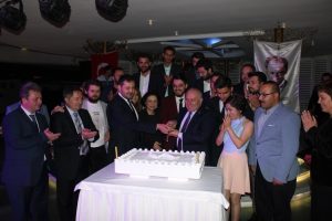 Bursa'da gen&ccedil; inşaat m&uuml;hendislerinden coşkulu 19 Mayıs gecesi
