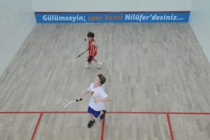 Bursa Nil&uuml;fer'de squash m&uuml;sabakaları nefes kesti