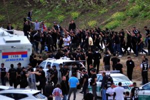 Beşiktaş taraftarından Bursa'da b&uuml;y&uuml;k hasar!