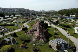 Miniat&uuml;rk'te yenilenen maketler ziyaret&ccedil;ilerle buluştu