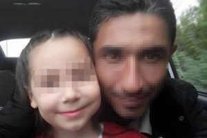Oğlunun bıraktığı notu g&ouml;r&uuml;nce &ccedil;ılgına d&ouml;nd&uuml;!