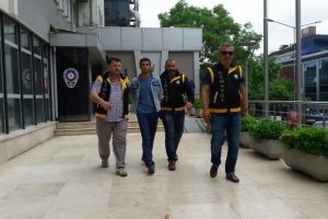 Bursa'da kick boks sporcusunu t&uuml;fekle vurdu, bilet alırken terminalde yakalandı